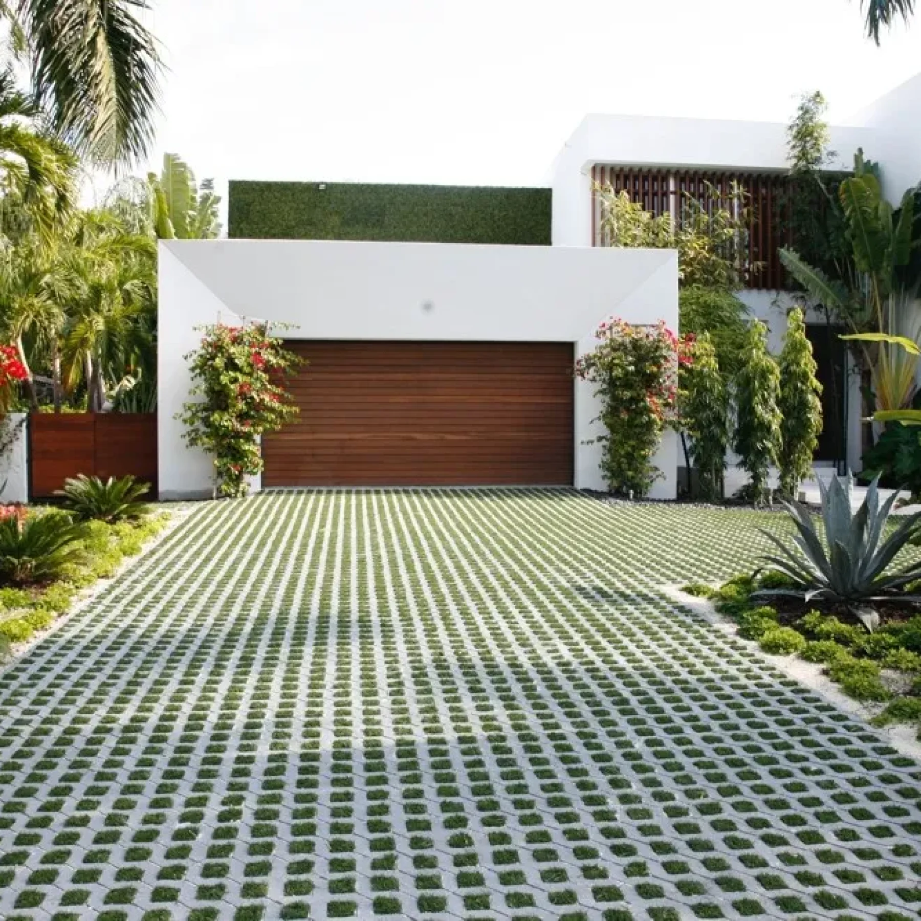 easyblock-driveway-with-concrete-block-artificial-grass-inserts