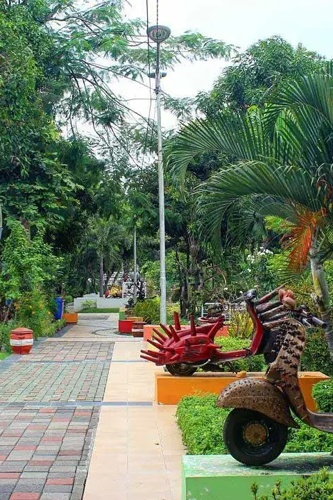 taman-kota-di-surabaya-11-Casa-Indonesia
